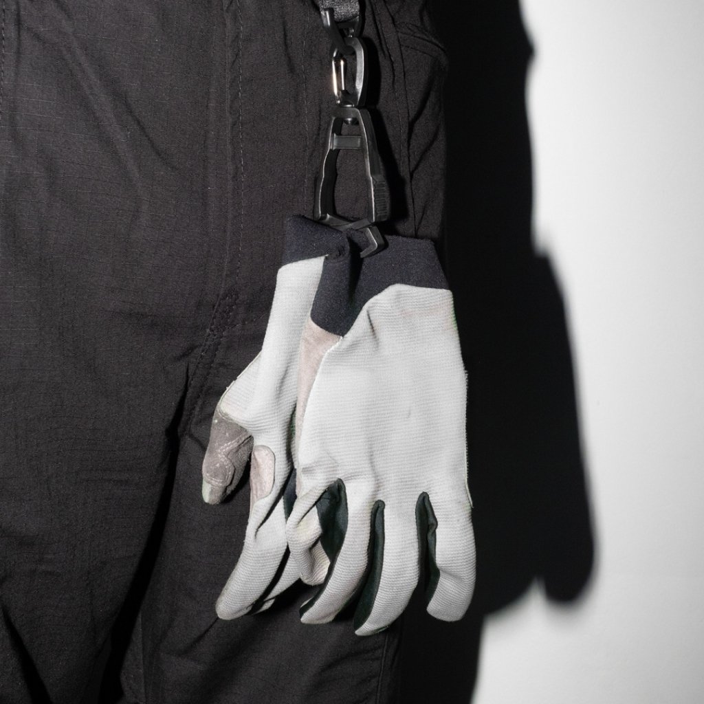 VALTA - Carabiner Glove Holder - Image 5